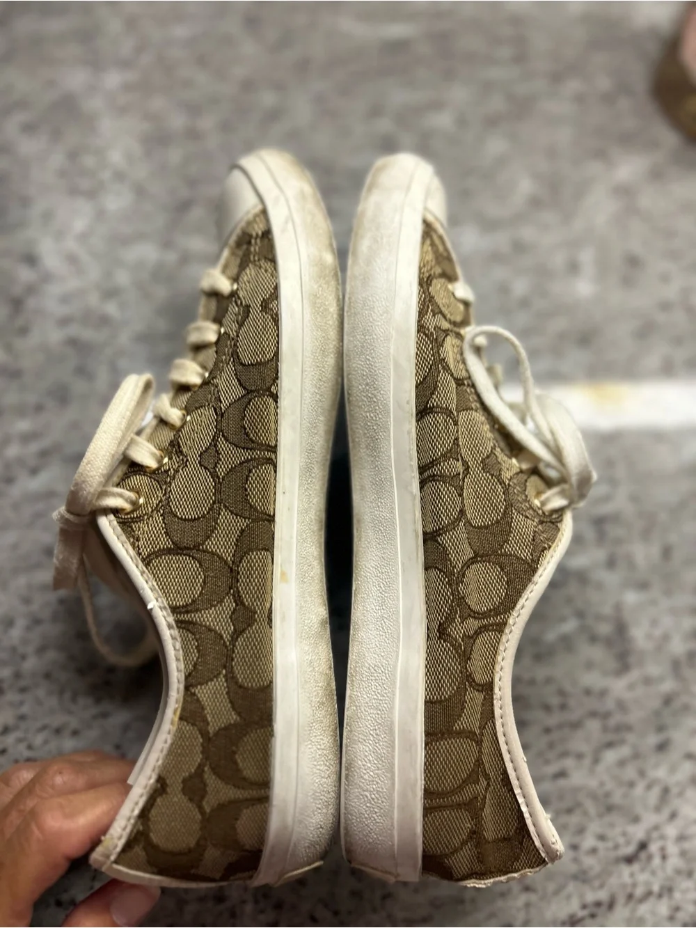 Coach Empire Beige Signature Canvas Lace-Up Sneakers size 9.5